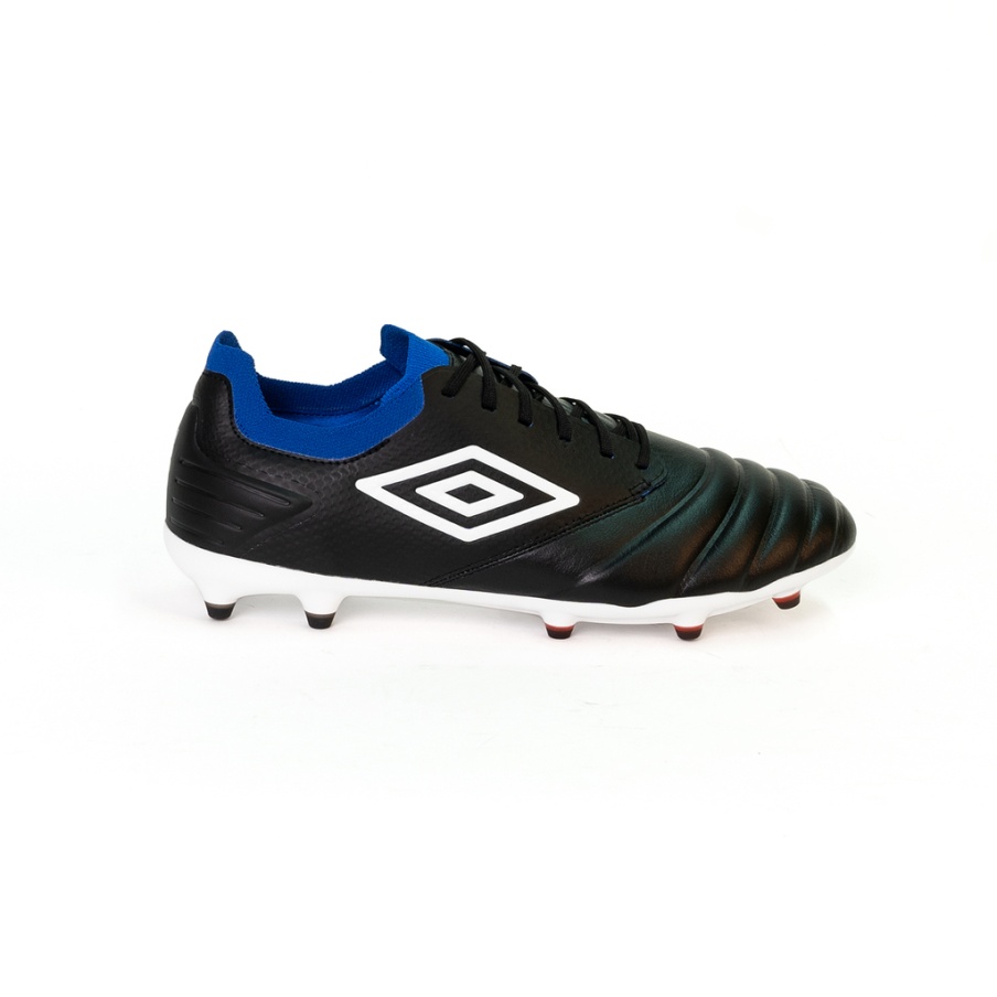 Chuteira Umbro Tocco Pro FG Preto/Azul