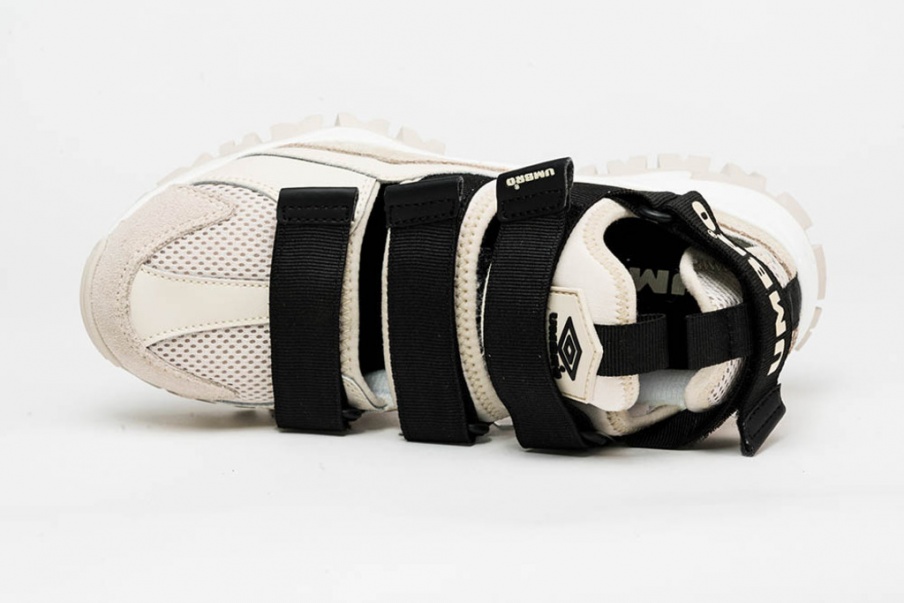 Chinelo Umbro Bege feroz / preto