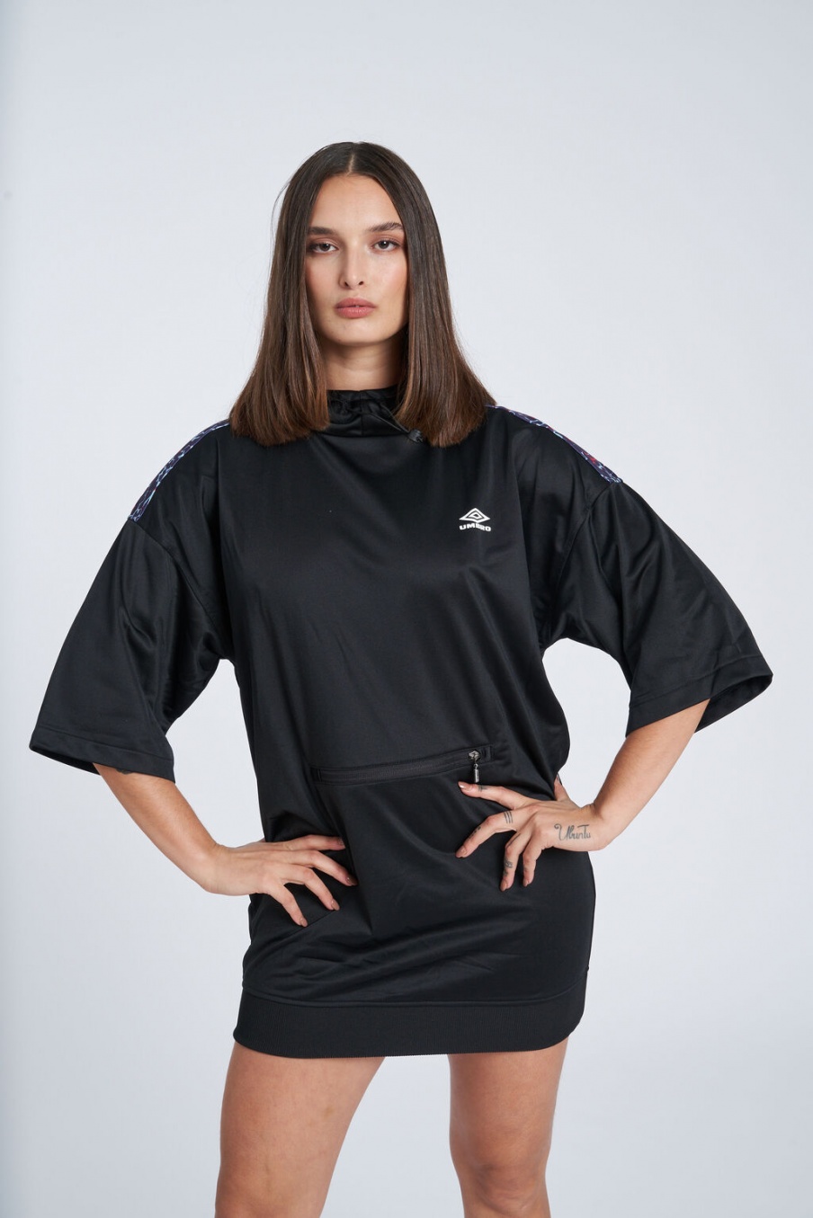Rhian Vestido Preto com Capuz