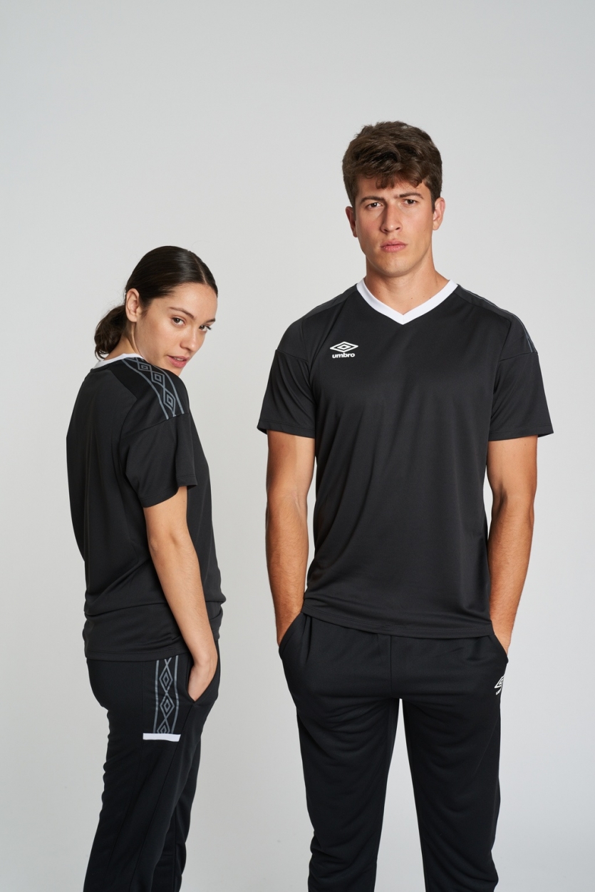 Camiseta Preta Umbro Legacy 2