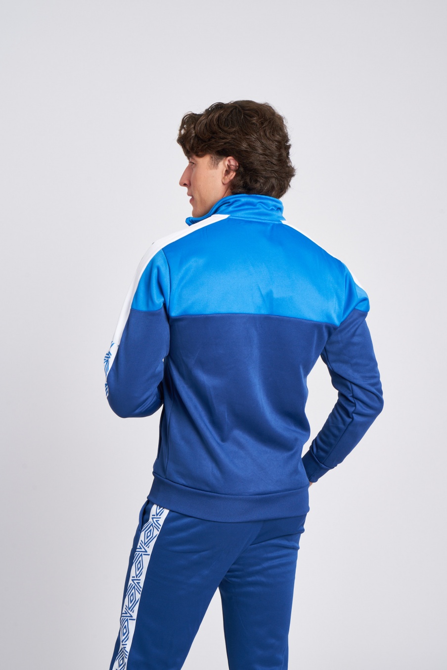 UMBRO RAYO VALLECANO WALKING/22 PLAYER JACKET