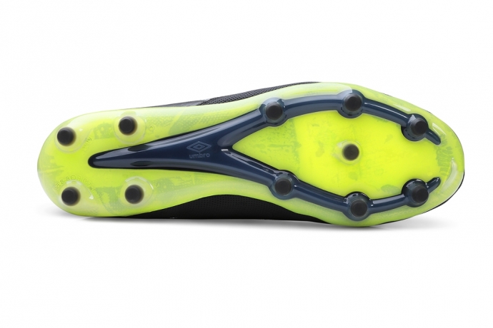 Chuteira Umbro Tocco II PRO FG Preto...