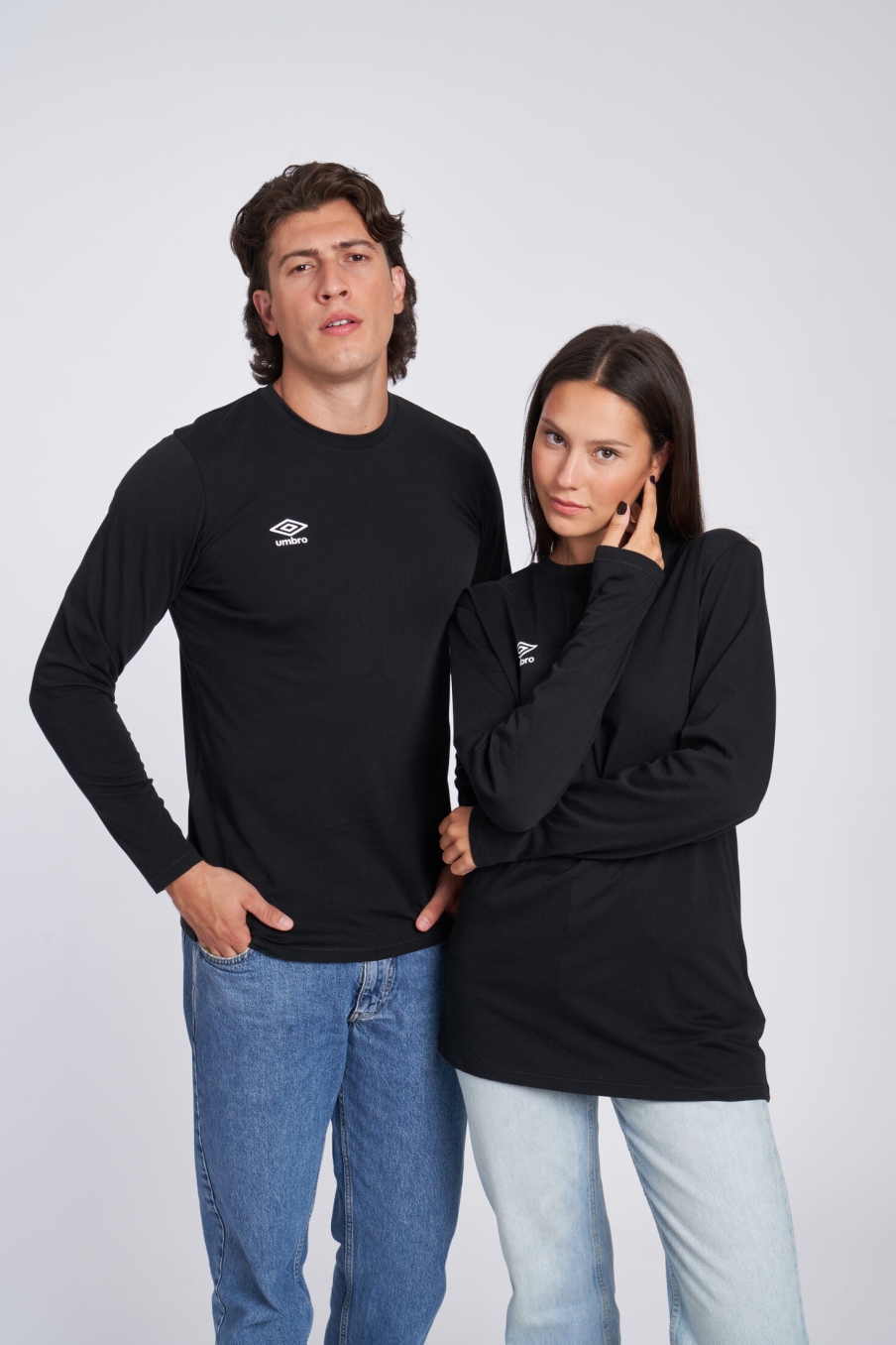 UMBRO FW SMALL LOGO LS TEE BLACK T-SHIRT