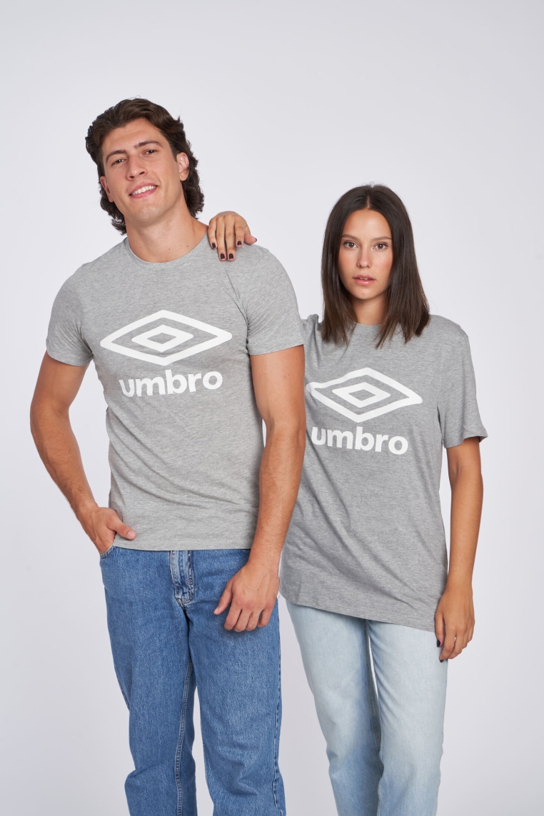T-shirt Umbro Wardrobe Grande Logo Cinza/Branco/Cinza