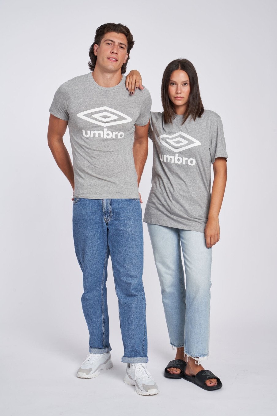 T-shirt Umbro Wardrobe Grande Logo Cinza/Branco/Cinza