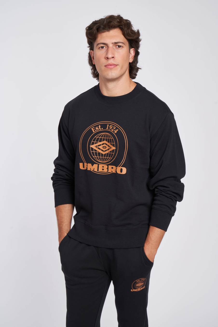 UMBRO COLLEGIATE GRAPHIC SWEAT BLACK SWEATSHIRT