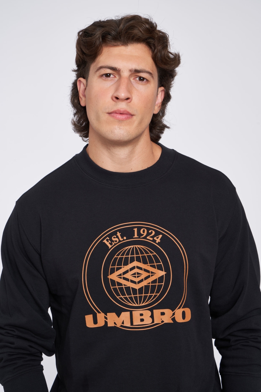 MOLETOM UMBRO COLLEGIATE GRAPHIC SWEAT PRETO