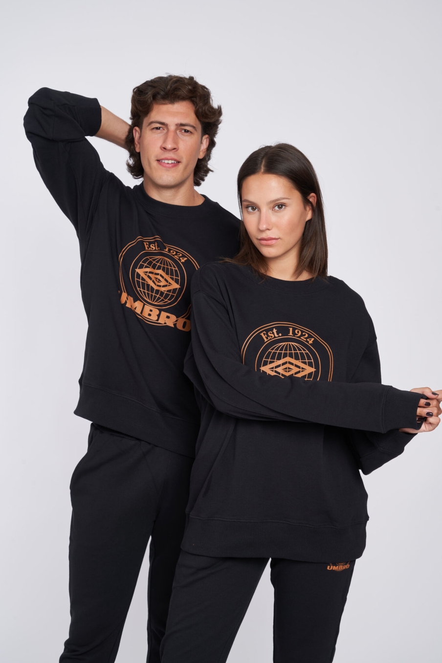 MOLETOM UMBRO COLLEGIATE GRAPHIC SWEAT PRETO