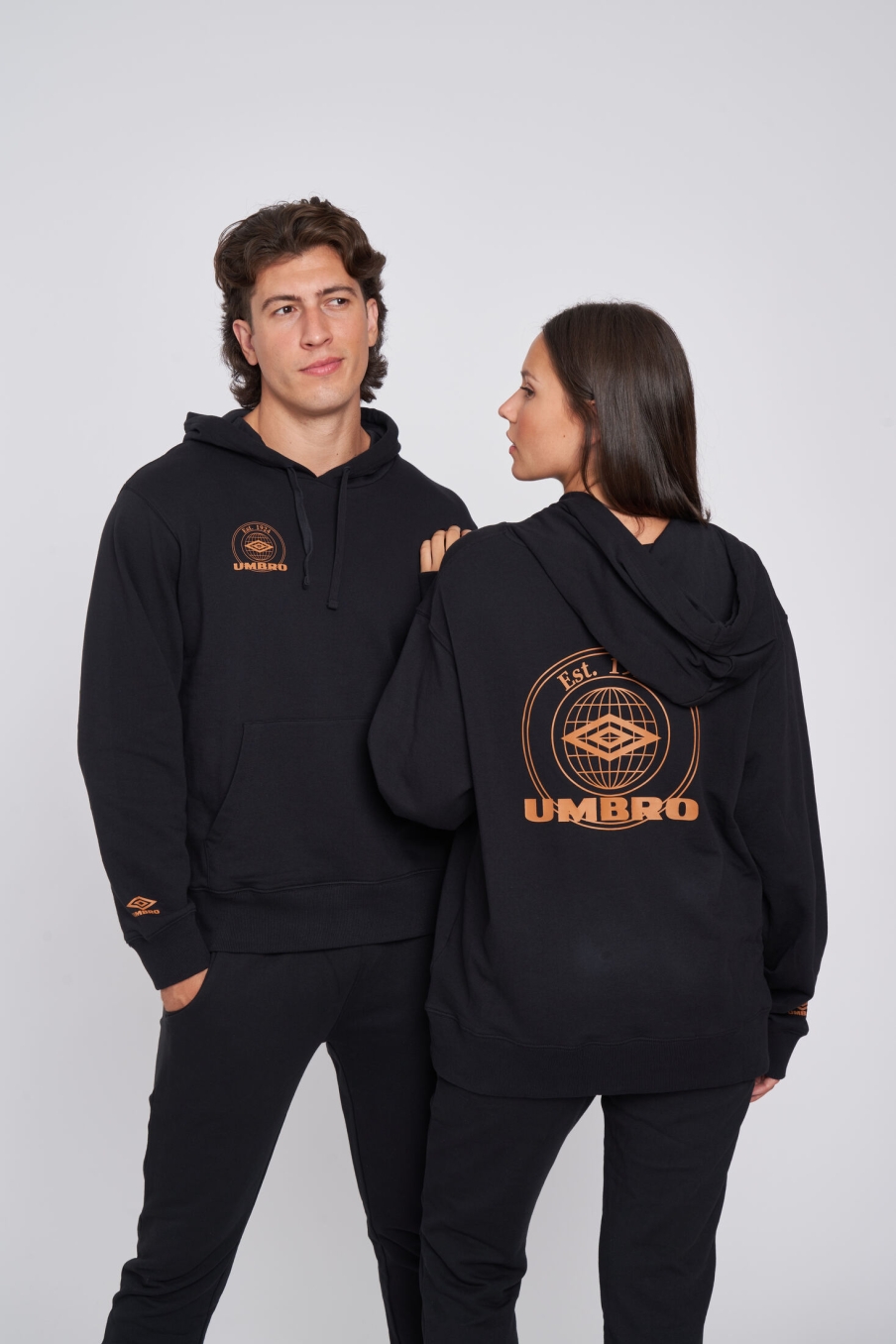 MOLETOM UMBRO COLLEGIATE GRAPHIC HOODIE PRETO