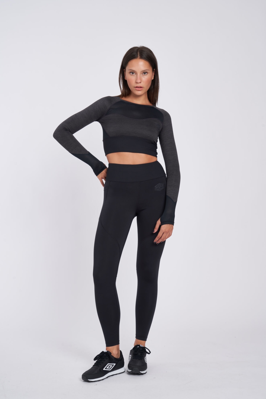 Umbro t-shirt de um toque de um toque de um top preto / cinza - mulheres