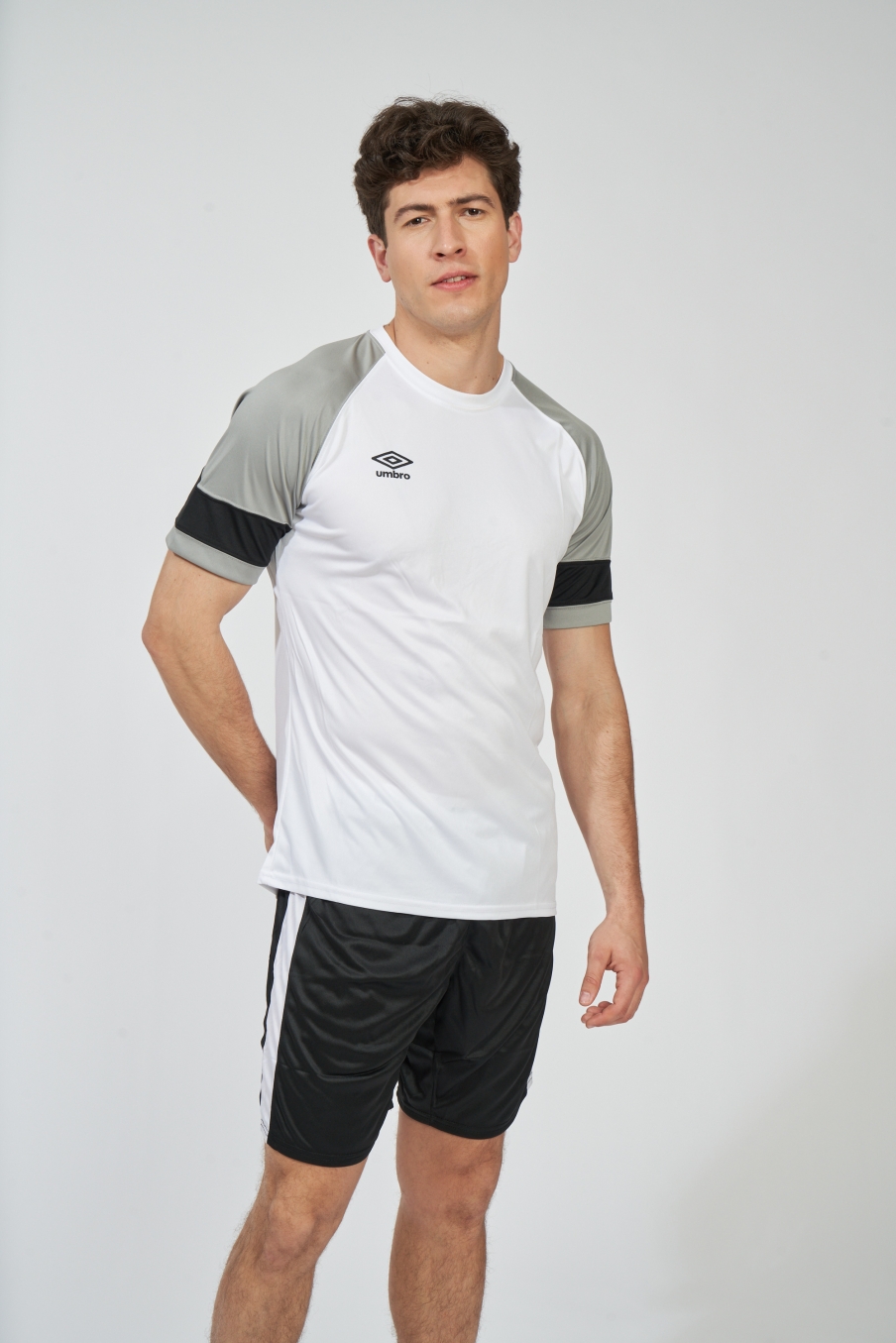 Camiseta Umbro Lukenga Branca/Cinza/Preta