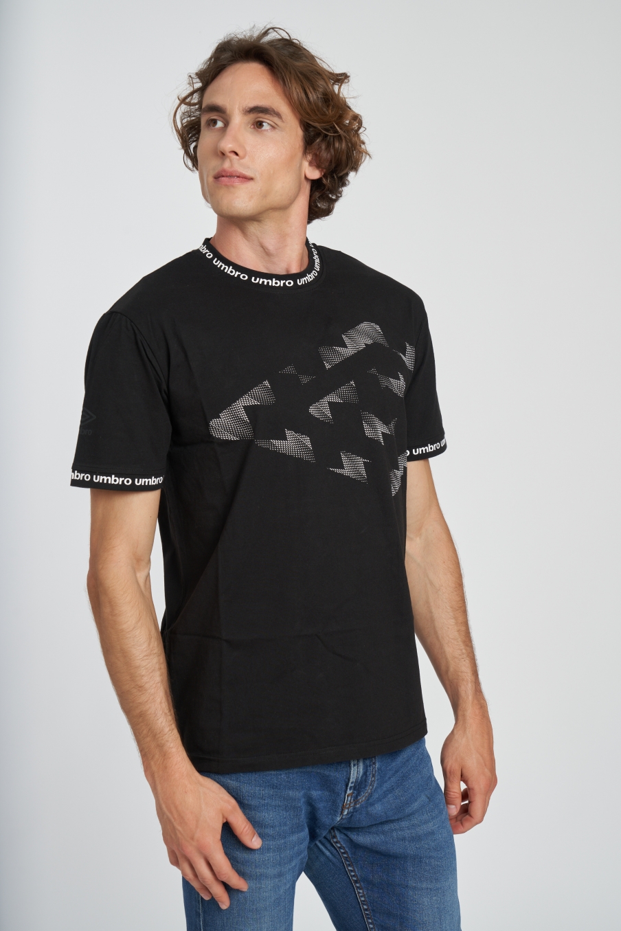 Camiseta preta Umbro Fornax