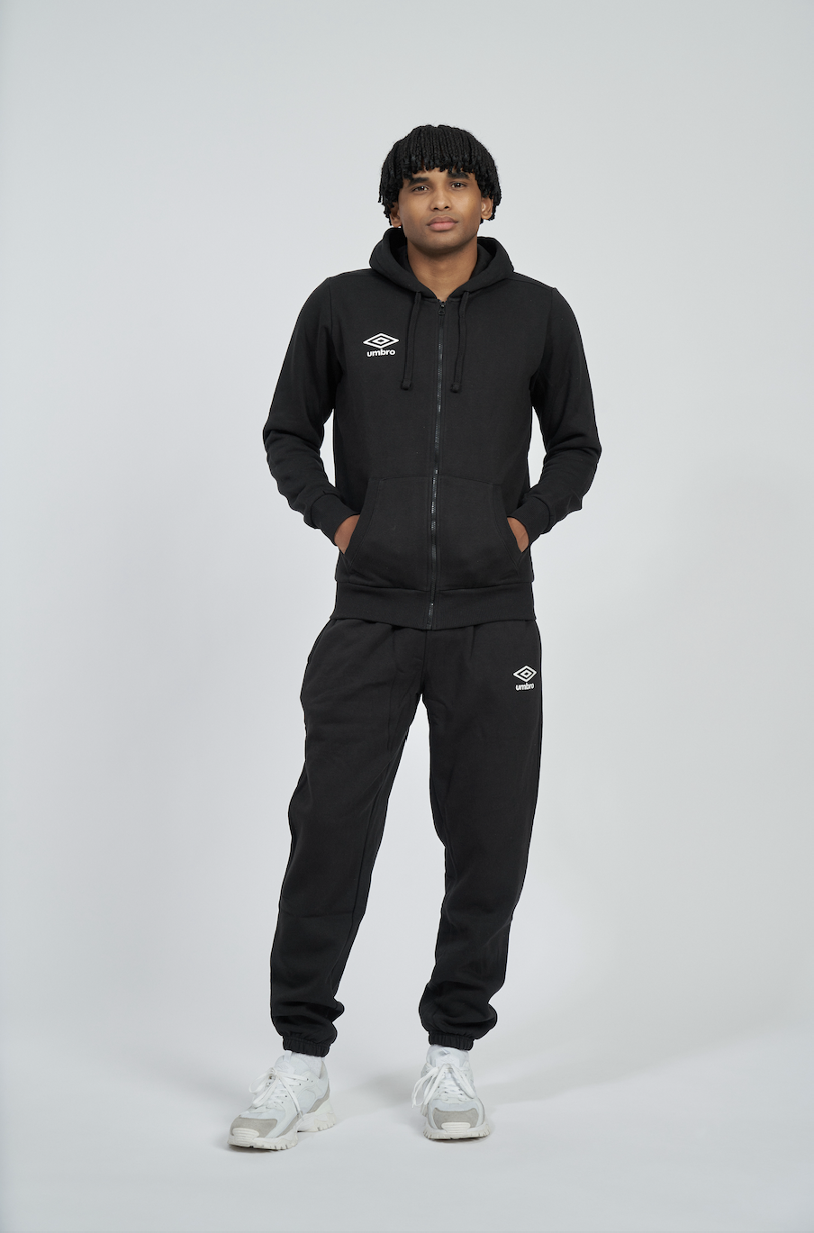 Moletom Umbro Guarda-Roupa com Capuz Pequeno Logo Preto