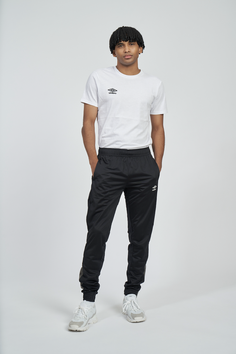 Pantalón Umbro Fw Sportswear Track Pant Black / Gunmetal / Brilliant White