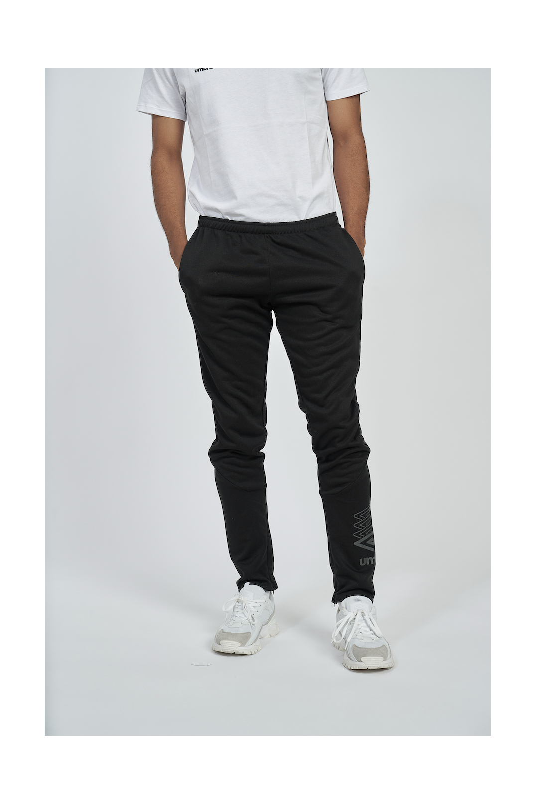 Pantalón Umbro Fw Sportswear Jogger Dark Navy / Brilliant White
