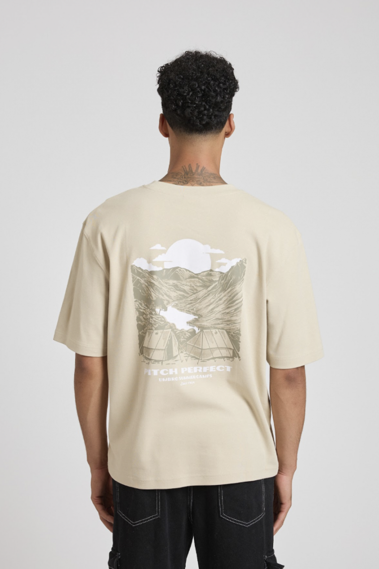 Camiseta Umbro SUMMER CAMP GRAPHIC TEE PELICAN