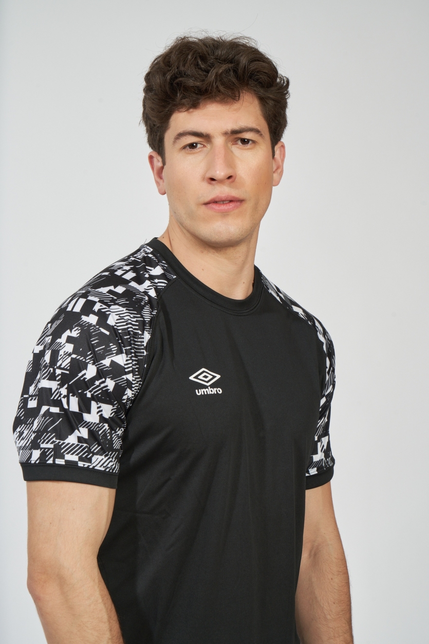 T-shirt Umbro Kabele black / white