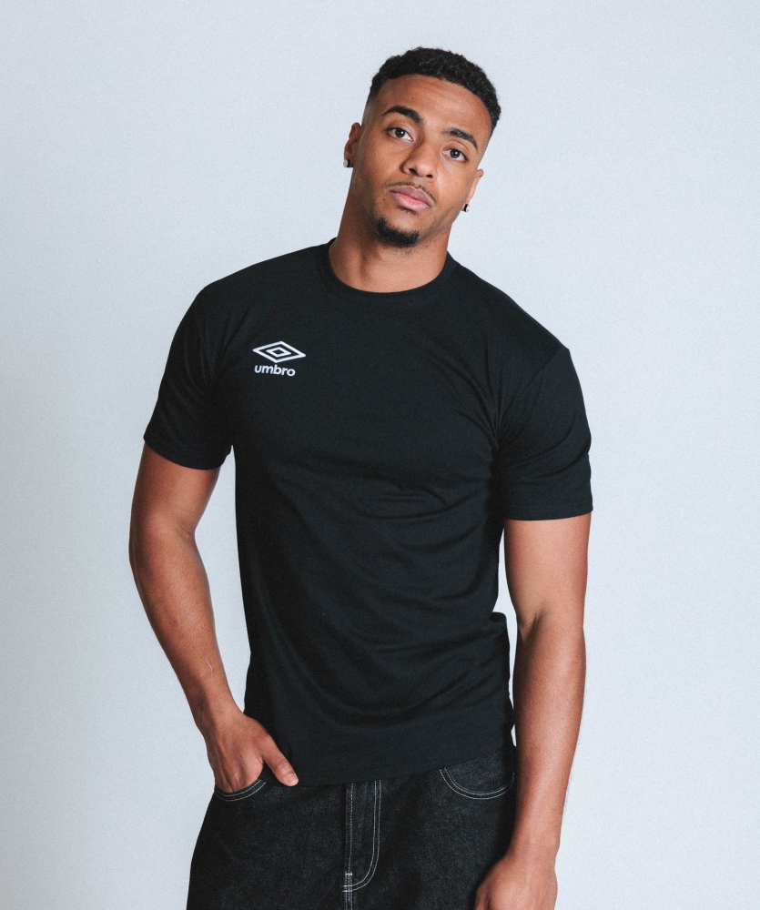 Camiseta Umbro Essential Wardrobe...