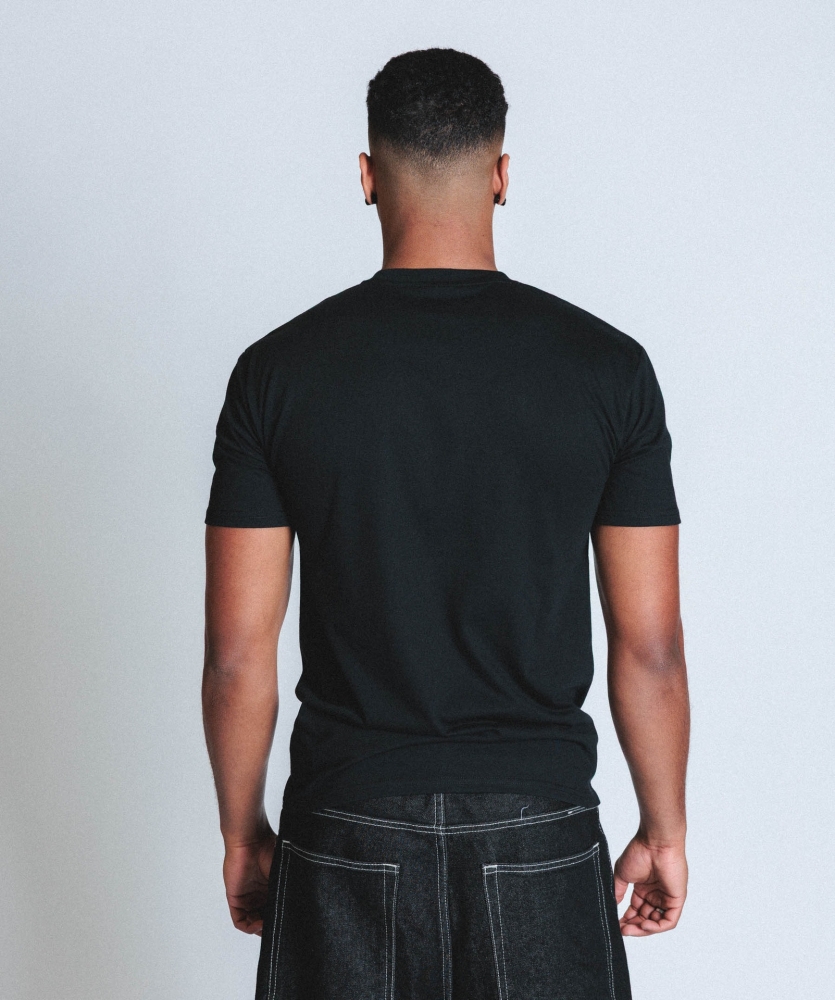 Camiseta Umbro Essential Wardrobe Small Logo Black / Brilliant White