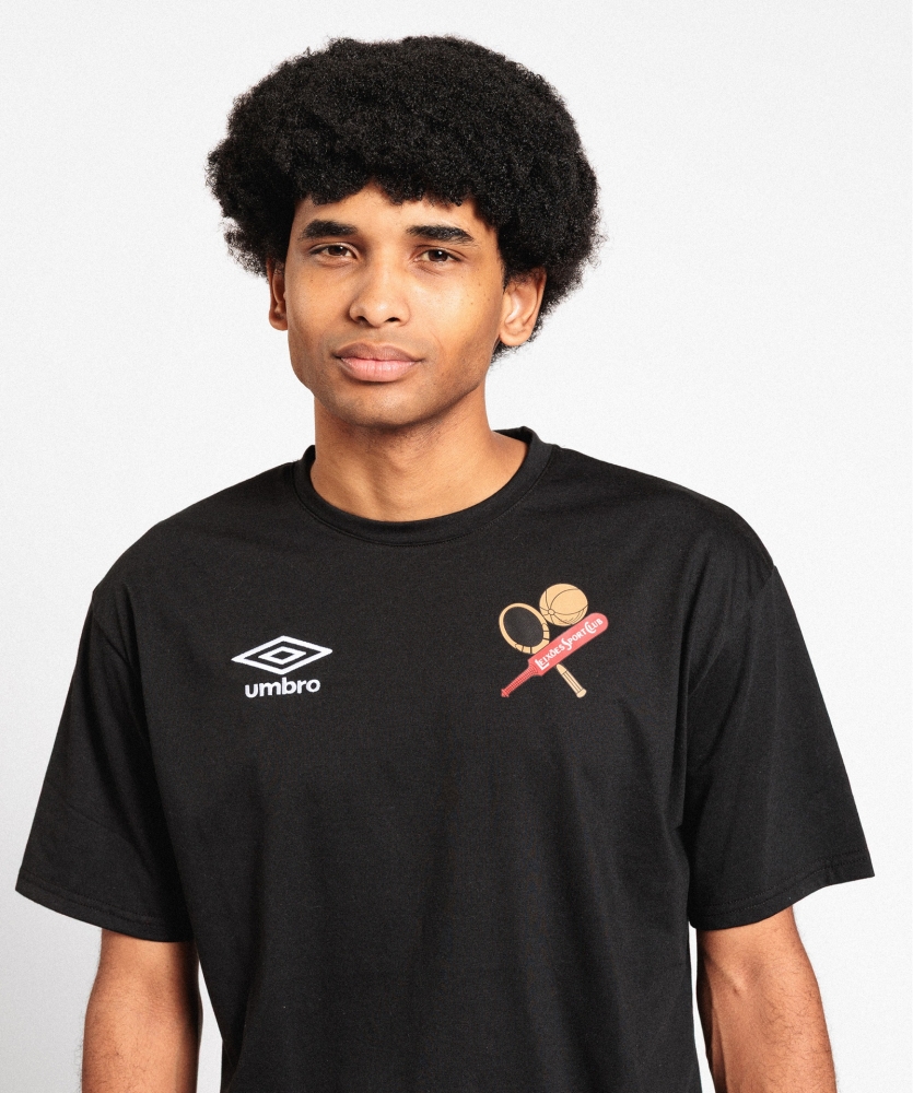 Camiseta Umbro Leixões Essential Wardrobe Small Logo Black / Brilliant White