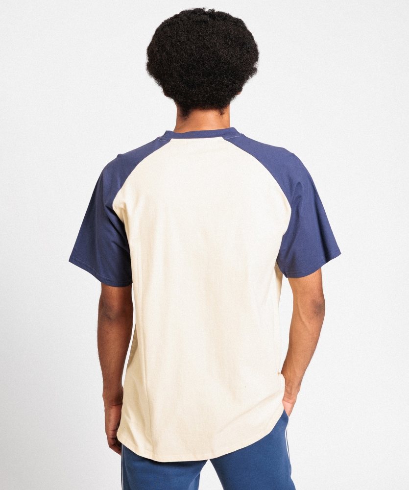 Camiseta Umbro Club de Barrio Tee Canoli Cream / Skipper Blue / Raspberry wine