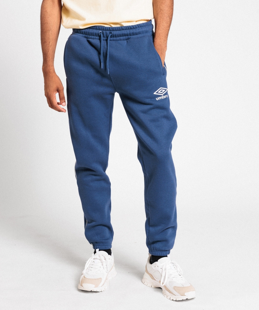 Pantalón Umbro Club de Barrio Jogger Skipper Blue / Canoli Cream / Raspberry wine