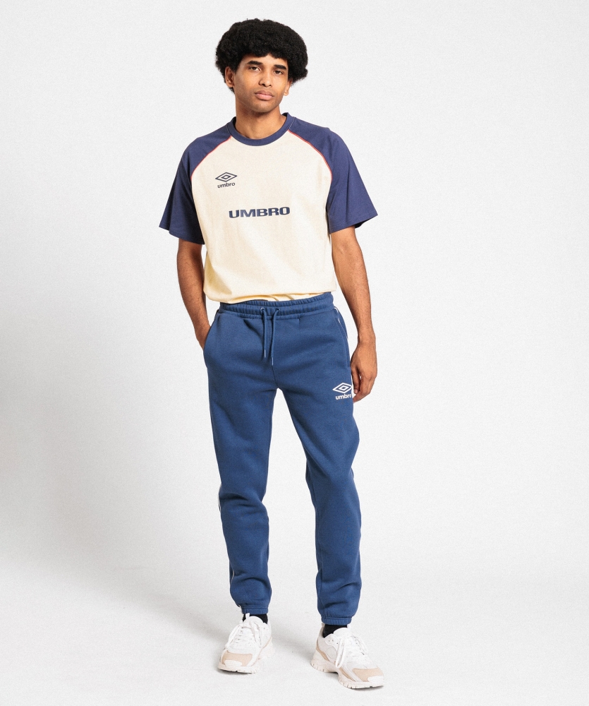 Pantalón Umbro Club de Barrio Jogger Skipper Blue / Canoli Cream / Raspberry wine