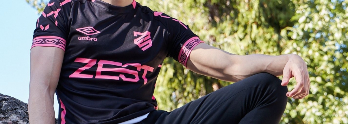 Esports Clothing for Men from the Umbro brand | Equip yourself like a real gamer!