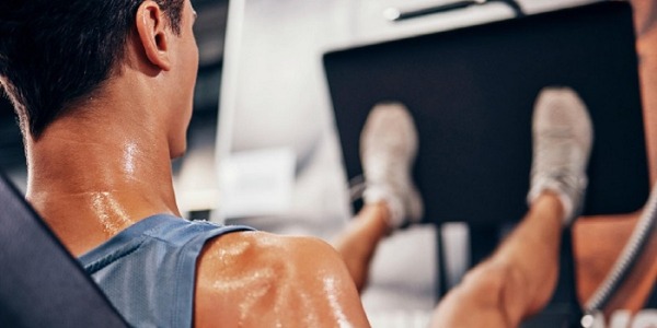 Trucos eficaces para eliminar el olor a sudor de la ropa