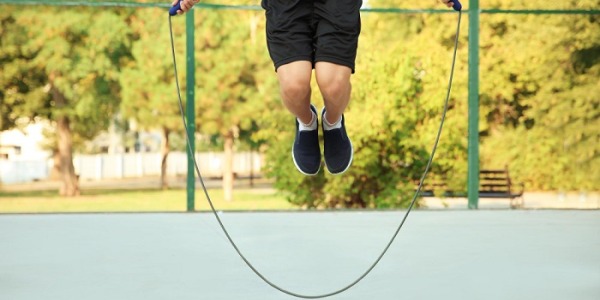 Beneficios de saltar a la comba para tu salud y forma física