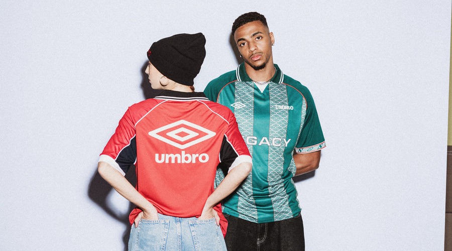 Estilo Blokecore: qué es y cómo llevar camisetas de fútbol en tu día a día